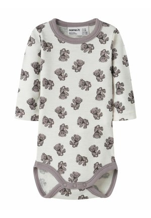 Hvid heldragt til baby med lange ærmer, grå kant og all-over print af små grå bamser, med trykknapper i bunden.