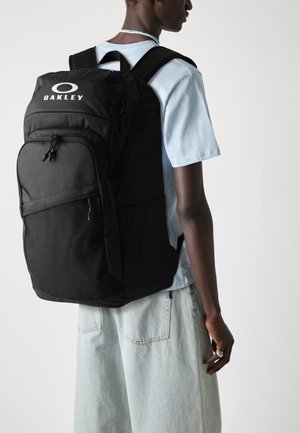 Oakley ESSENTIAL DAY PACK UNISEX - Tagesrucksack - blackout