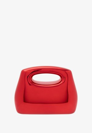 Rode, glanzende handtas met een ronde vorm en een ovale uitsparing voor de handgreep. Glad oppervlak, geen zichtbare patronen of andere accessoires.