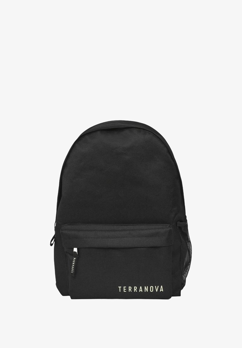 Zaino in tessuto nero dalla forma arrotondata, con tasca frontale con zip, tasca laterale in rete e logo in testo dorato nella parte inferiore.