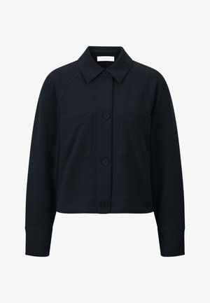 Tmavomodrá bunda s gombíkmi vyrobená z hladkého materiálu. Má klasický golier, dve náprsné vrecká a rebrované manžety.