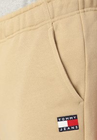 Thumbnail Image 7