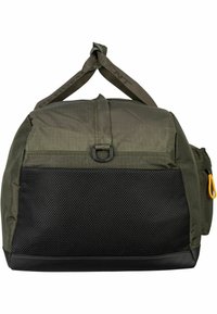 Sac de sport vert olive avec panneau en maille noire, poignées supérieures et tirette d'accent jaune. Tissu durable avec une finition texturée et une forme structurée.