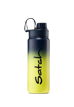 Bouteille d'eau en acier inoxydable avec une finition dégradée allant du bleu marine au jaune vif, dotée d'un couvercle noir et d'une anse de transport.