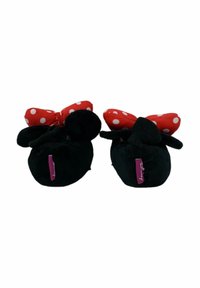 Pantofole di peluche nere con fiocchi a pois rossi e morbidi dettagli neri. Include orecchie rotonde nere e un'etichetta sul lato.