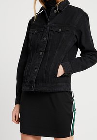 Vero Moda Tall Chaqueta vaquera - black