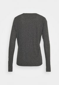 Camisola de manga longa cinza-escuro feita de tecido macio, com decote arredondado e uma superfície lisa e texturizada, sem padrões ou adornos.