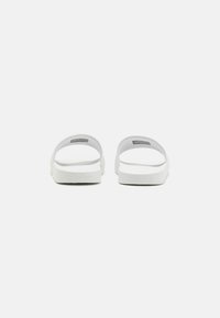 Calvin Klein SLIDE SAFF MONO - Pantolette flach - bright white