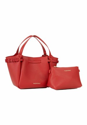 Sac à main Red Valentino avec double poignée et pochette assortie zippée, tous deux en cuir texturé avec des accents de logo.