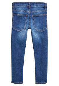 Jeans av denim med en medelblå tvätt; slim fit-design; femficksstil; kontrasterande sömmar; slät textur; rena fållar.