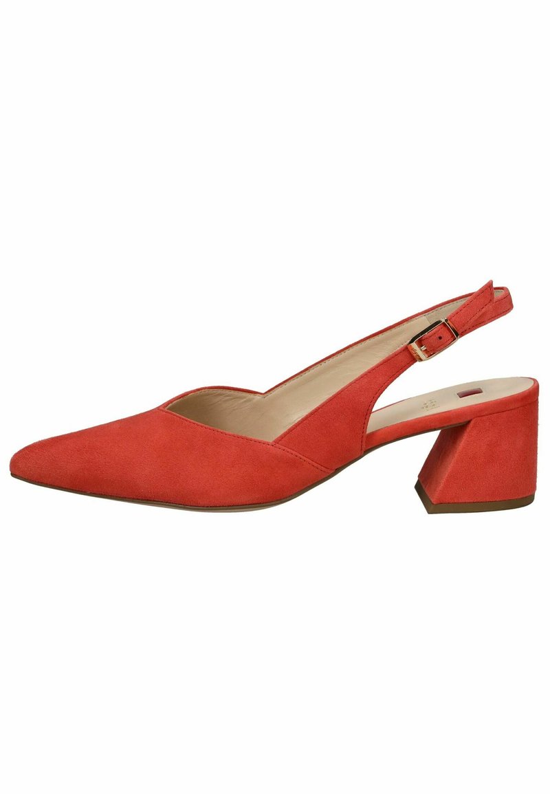 Scarpa slingback rossa in suede con punta appuntita e tacco a blocco impilato. Presenta una fibbia regolabile per una vestibilità sicura e una fodera interna morbida.
