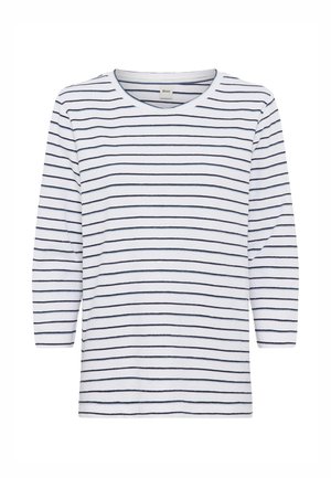 Wit shirt met lange mouwen, dunne horizontale zwarte strepen en een ronde hals.