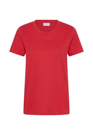 T-shirt rouge en coton à manches courtes et col rond avec une petite étiquette de marque au niveau de l'encolure, présenté sur un fond blanc.
