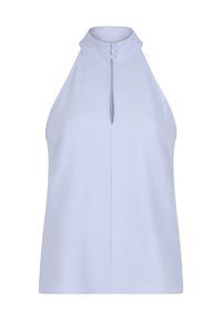 Lichtblauw mouwloos haltertop met hoge kraag en een opening vooraan, voorzien van drie knopen bij de hals en een soepele structuur.