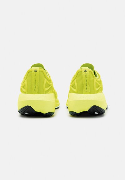 adidas by Stella McCartney ULTRABOOST SPEED - Hardloopschoenen voor op de weg - shock slime/core black