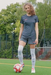 Nike Performance SHORT BRANDED - Sport rövidnadrágok - grau