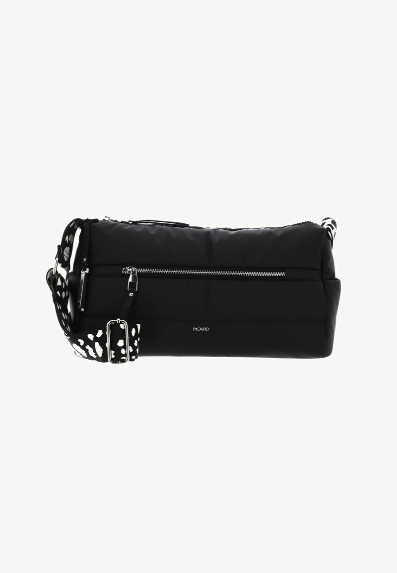 Sac matelassé noir avec ferrures argentées, doté d'une fermeture éclair et d'une bandoulière réglable à motif noir et blanc. Forme rectangulaire compacte.