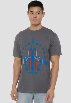 Gray cotton t-shirt featuring a blue graphic of a jet surrounded by red, white, and blue stripes, with "MAVE RICK" and "TOP GUN" text.