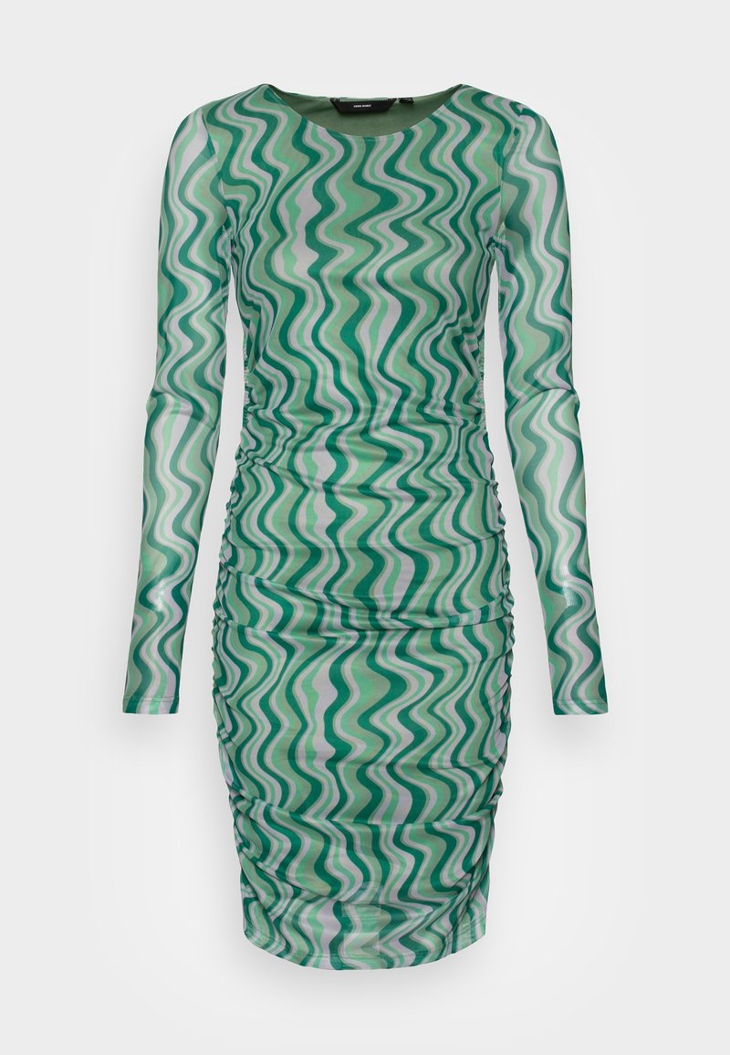 Robe à manches longues, cintrée, de couleur verte avec des motifs ondulés en vert pâle et blanc, présentant des fronces sur les côtés et un col rond.