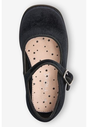 Zapato Mary Jane de terciopelo negro con una correa con hebilla plateada y plantilla beige con estrellas negras impresas, talla 9 de la marca Next.