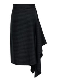 Jupe portefeuille noire en tissu léger avec des rayures horizontales subtiles. Ourlet asymétrique avec un design fluide et une texture lisse.