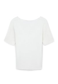 Top bianco in maglia a coste con maniche corte e collo rotondo. Presenta una vestibilità leggermente ampia e una superficie strutturata. Nessun ornamento visibile.
