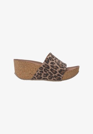 Lepaardprint wedge sandalen met kurken zool, breed bandontwerp en een soepele textuur. Voorzien van een licht verhoogde hak voor comfort.
