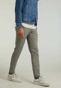 CHASIN' Chino kalhoty - grey