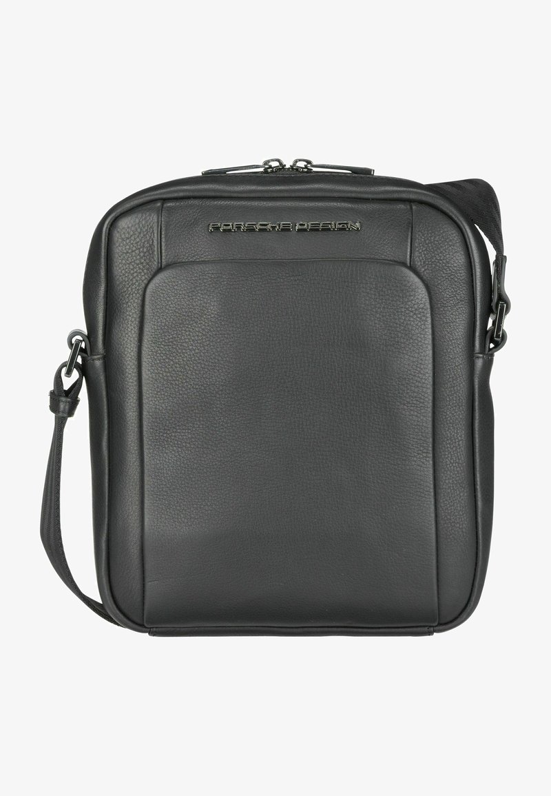 Sac bandoulière en cuir noir avec une texture lisse, doté d'une fermeture éclair, d'une bandoulière réglable et d'un logo embossé à l'avant.