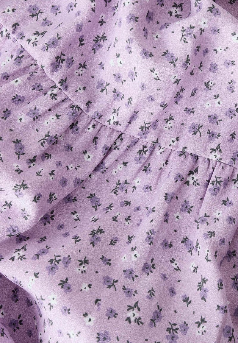 GRACIEUSE JUPE MIDI soyeux satiné taille haute avec silhouette ligne et