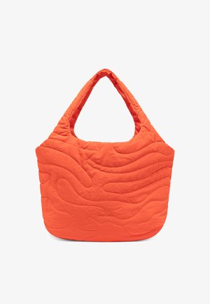 Narancssárga steppelt válltáska texturált hullámmintával, dupla felső fogantyúval és tágas nyílással. Könnyű anyagból készült.