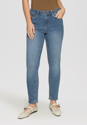 - Jeansy Slim Fit