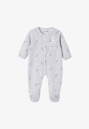 Hellgrauer Baby-Body mit langen Ärmeln, Fußabdeckungen, Knopfverschluss, kleinem Muster von Hasengesichtern und einer Tasche, aus der ein weißer Hase herausschaut.
