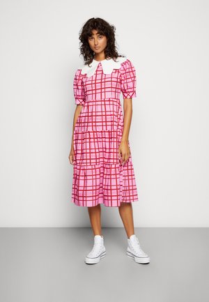 CONTRAST COLLAR MIDI DRESS WITH PUFF SLEEVES - Hverdagskjoler - pink/red