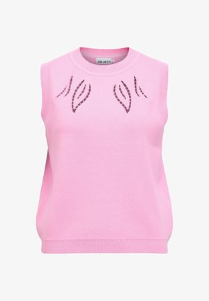 Ujjatlan rózsaszín kötött felső kerek nyakkivágással és szimmetrikus kivágott levélmintákkal a nyak közelében.