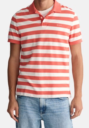 Polo a righe in corallo e bianco, in cotone, maniche corte, colletto a due bottoni, con logo sul petto, vestibilità classica.