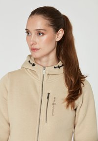 Sail Racing ZIP W GALE - Sudadera con cremallera - dry sand