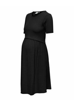 Robe de maternité noire mi-longue avec manches courtes, texture côtelée et un design à couches au niveau de la taille.