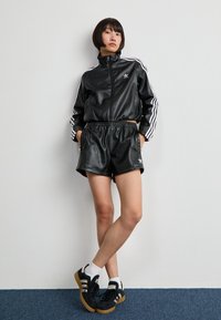 adidas Originals Rövidnadrágok - black
