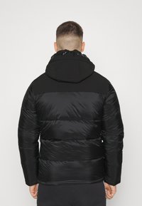 Champion HOODED JACKET - Spordijakk - black