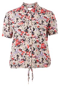 Blouse à manches courtes boutonnée avec motif floral rouge, noir et violet sur tissu beige, avec col et ourlet devant à cordon.