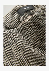 Unselected, brown check