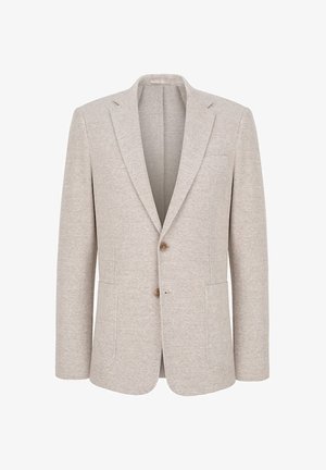 Beżowa teksturowana marynarka męska z klapami z wycięciami, dwoma guzikami, przednimi naszywanymi kieszeniami oraz jedną kieszenią na piersi, prezentowana na białym tle.