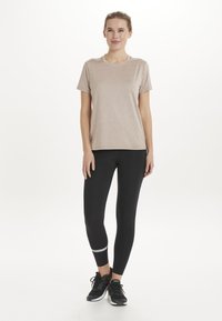 Endurance MAJE - T-shirt till träning - warm taupe