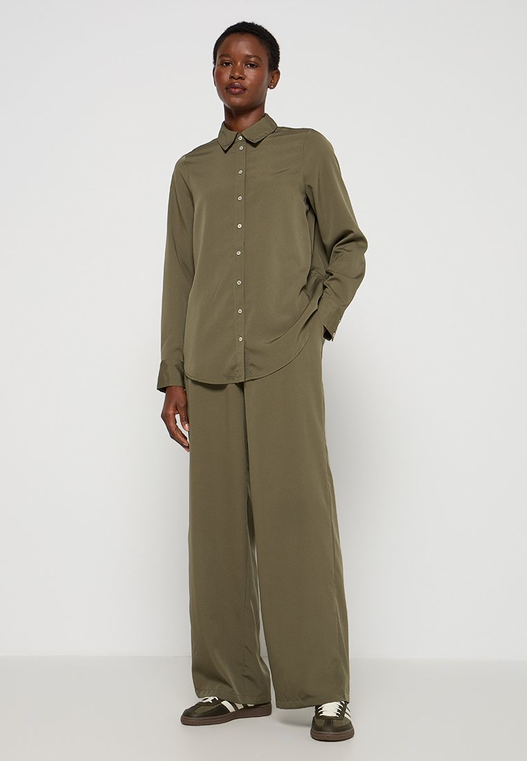 Vero Moda Overhemdblouse olijfgroen Vero Moda Overhemdblouse olijfgroen