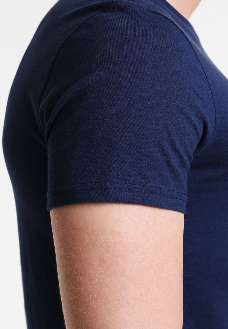 Herren T-Shirts basic | Pier One T-Shirt print navy/dunkelblau - JR02719 Herren T-Shirts basic | Pier One T-Shirt print navy/dunkelblau - JR02719