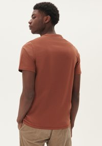 Matinique JERMALINK - Navadna majica - cambridge brown