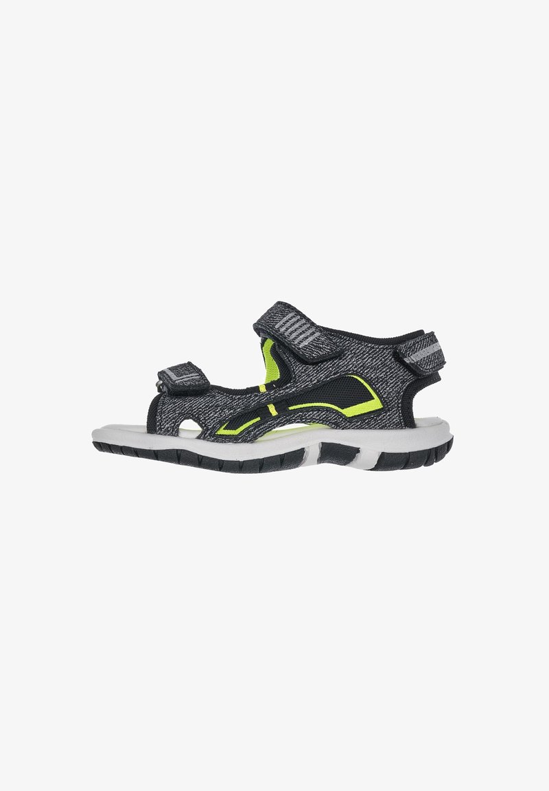 Sandale d'extérieur noire et grise avec des sangles Velcro, des accents jaunes et un dessus texturé. Dotée d'une semelle rembourrée et d'une semelle durable.