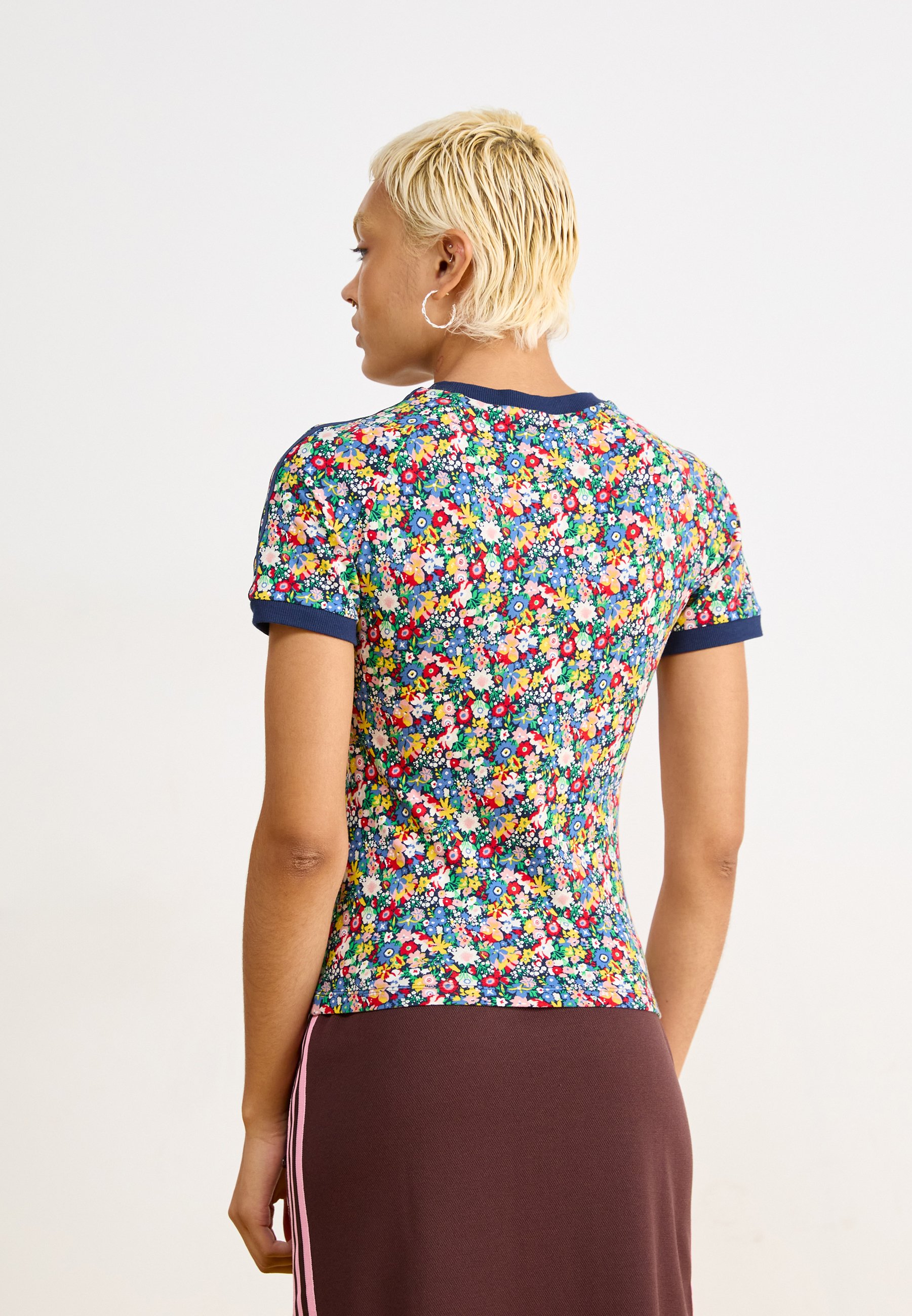 売れ筋商品|||アディダスオリジナルス Tシャツ レディース トップス LIBERTY CALI - Print T-shirt - multicolor/night indigo Adidas Women's Adidas Originals X Liberty London Cali Tee