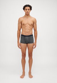 BOSS TRUNK 24 PRINT - Trumpikės - black